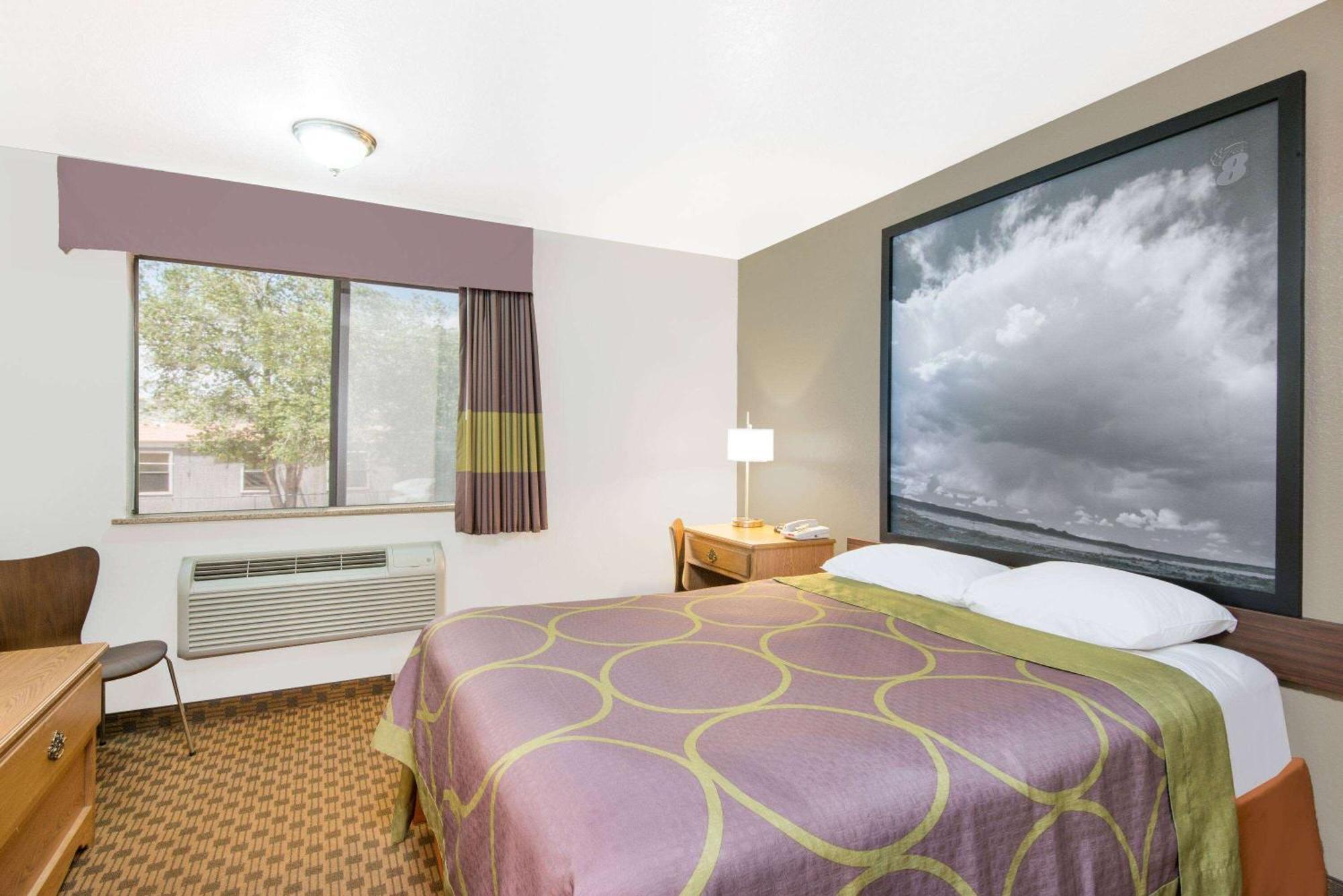 Super 8 by Wyndham Santa Rosa Hotel Bagian luar foto