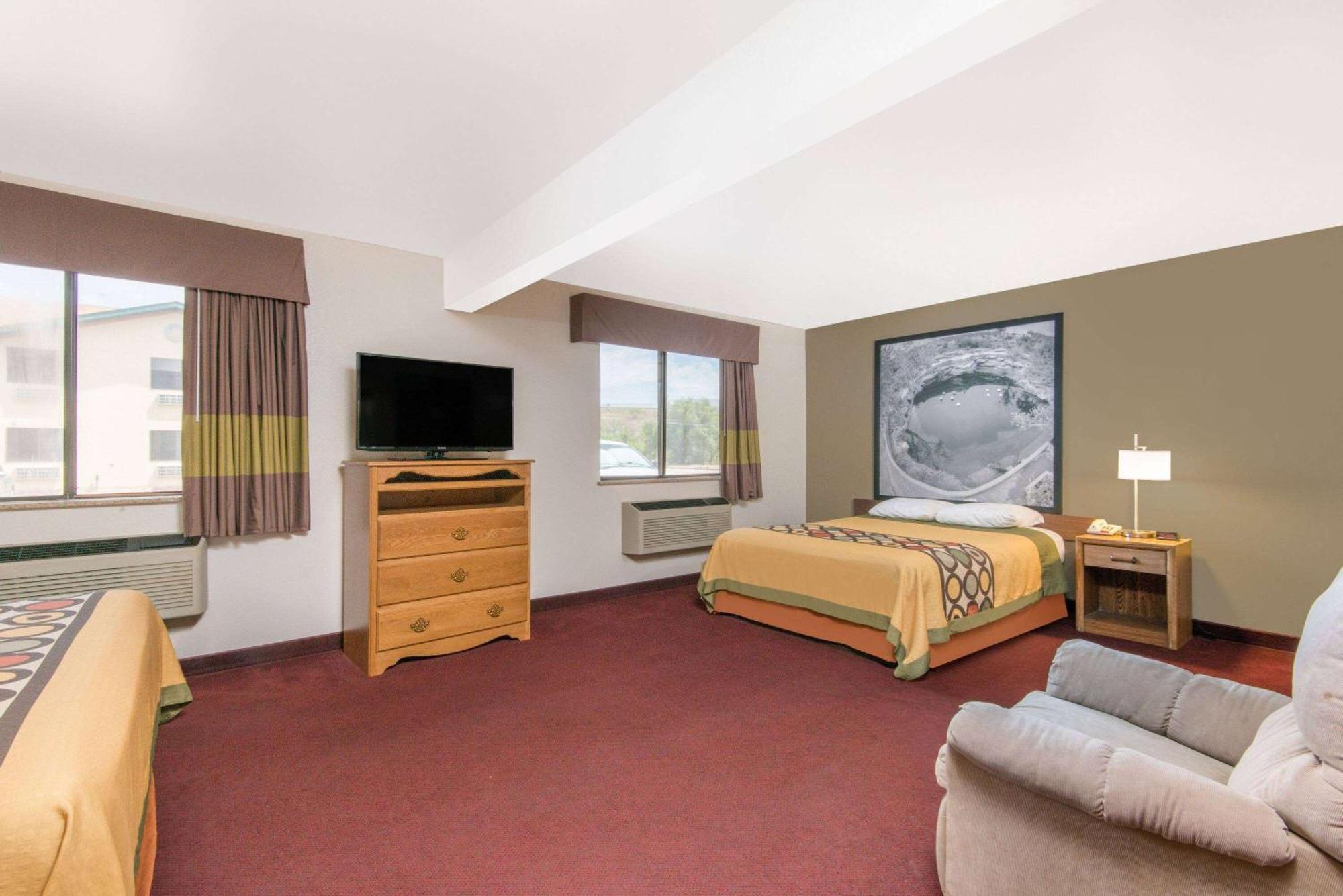 Super 8 by Wyndham Santa Rosa Hotel Bagian luar foto