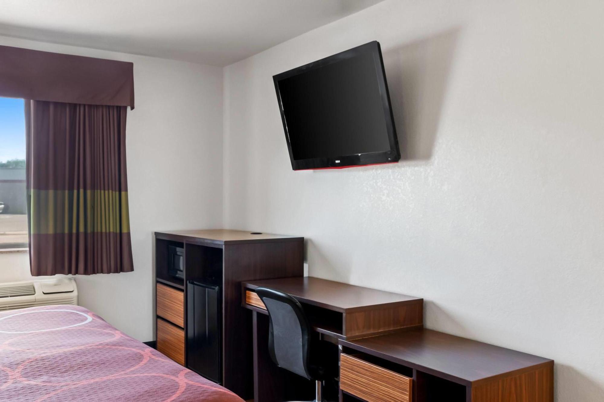 Super 8 by Wyndham Santa Rosa Hotel Bagian luar foto
