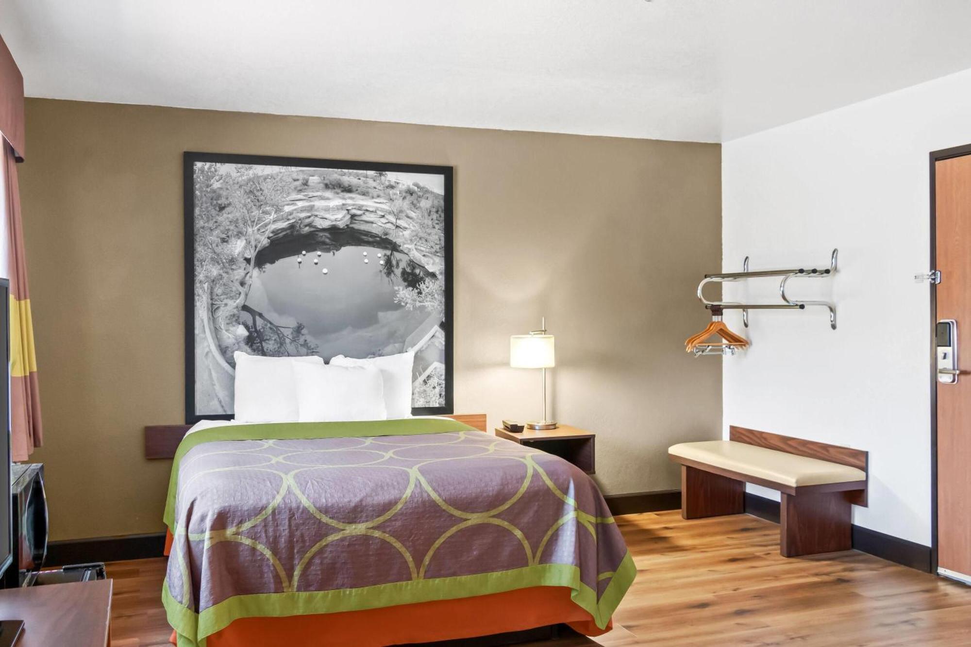 Super 8 by Wyndham Santa Rosa Hotel Bagian luar foto