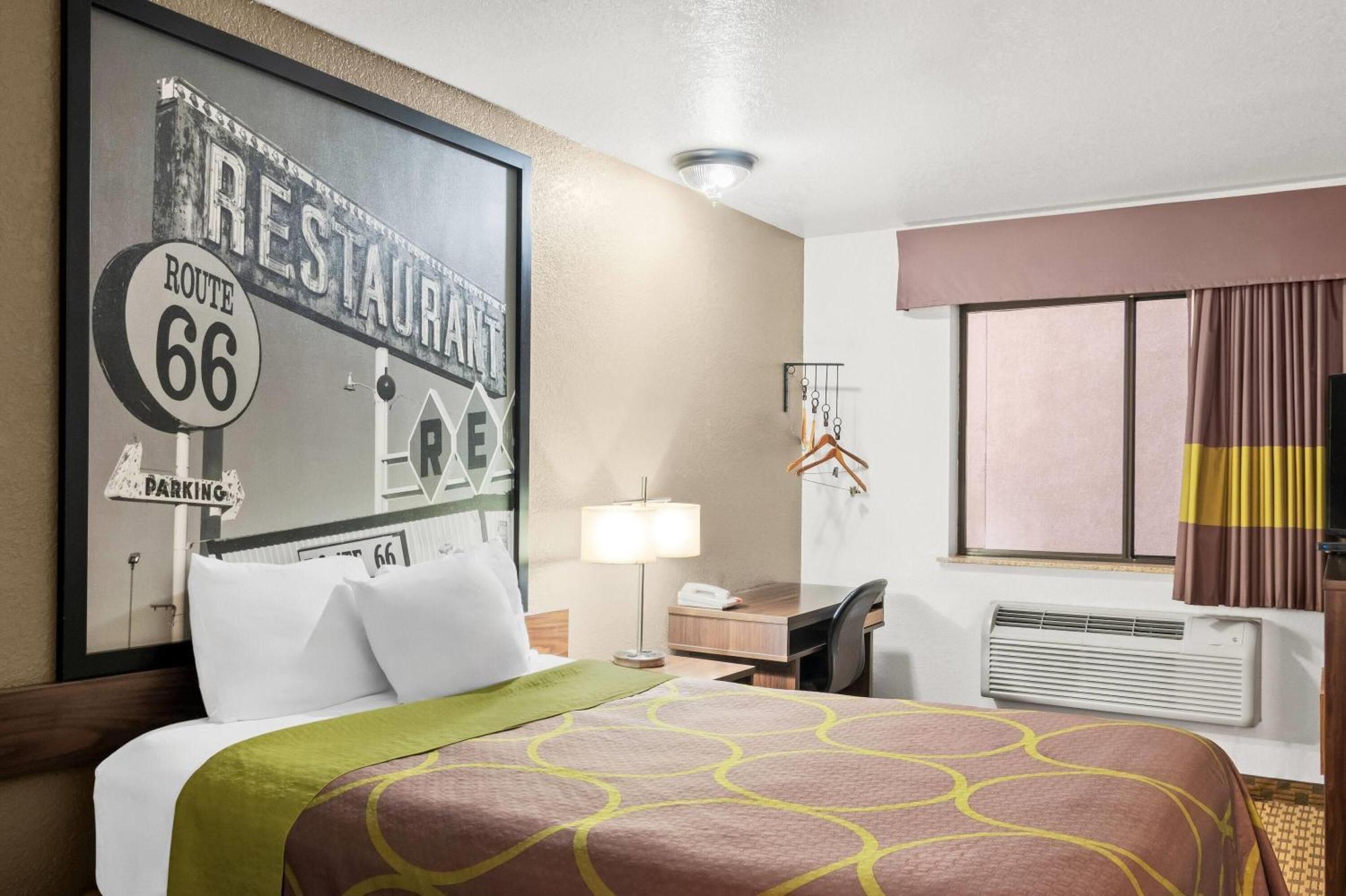 Super 8 by Wyndham Santa Rosa Hotel Bagian luar foto