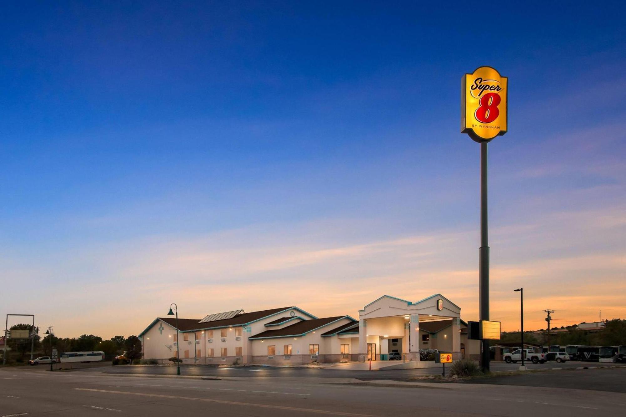 Super 8 by Wyndham Santa Rosa Hotel Bagian luar foto