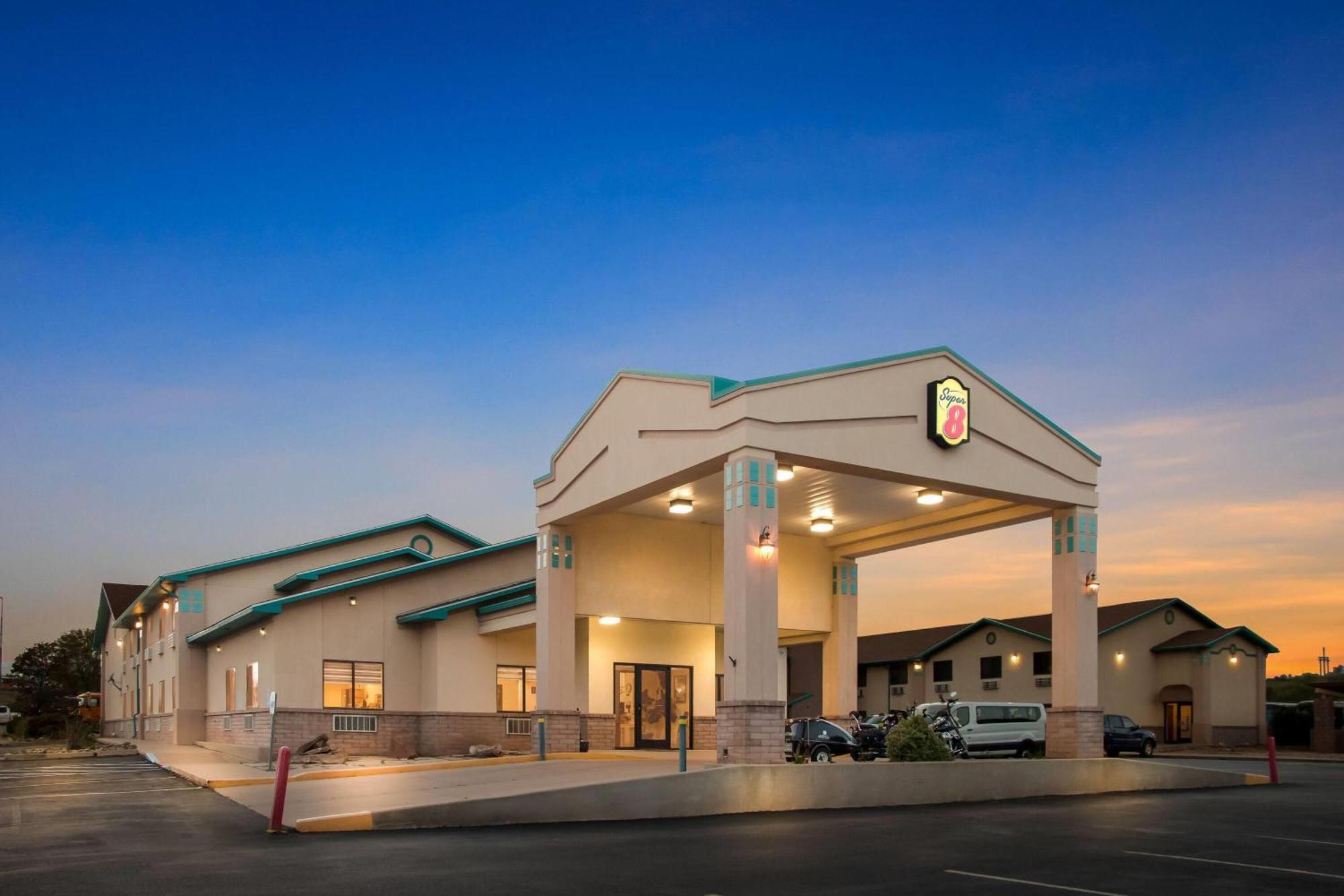 Super 8 by Wyndham Santa Rosa Hotel Bagian luar foto