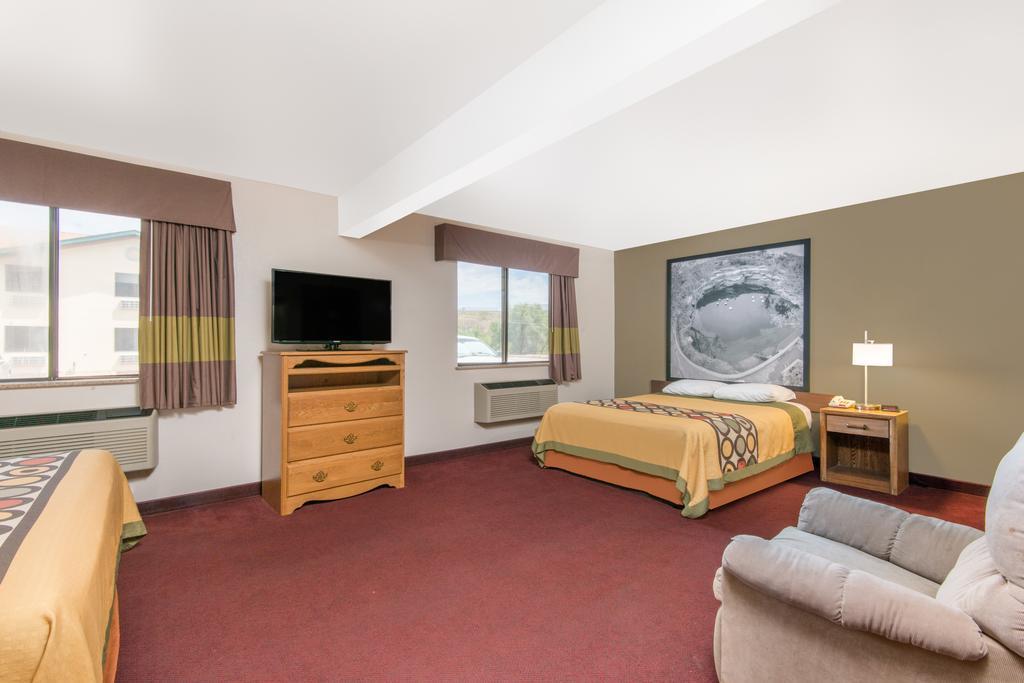 Super 8 by Wyndham Santa Rosa Hotel Bagian luar foto